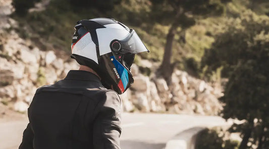 Acheter son casque moto en ligne ou en magasin : avantages / inconvénients