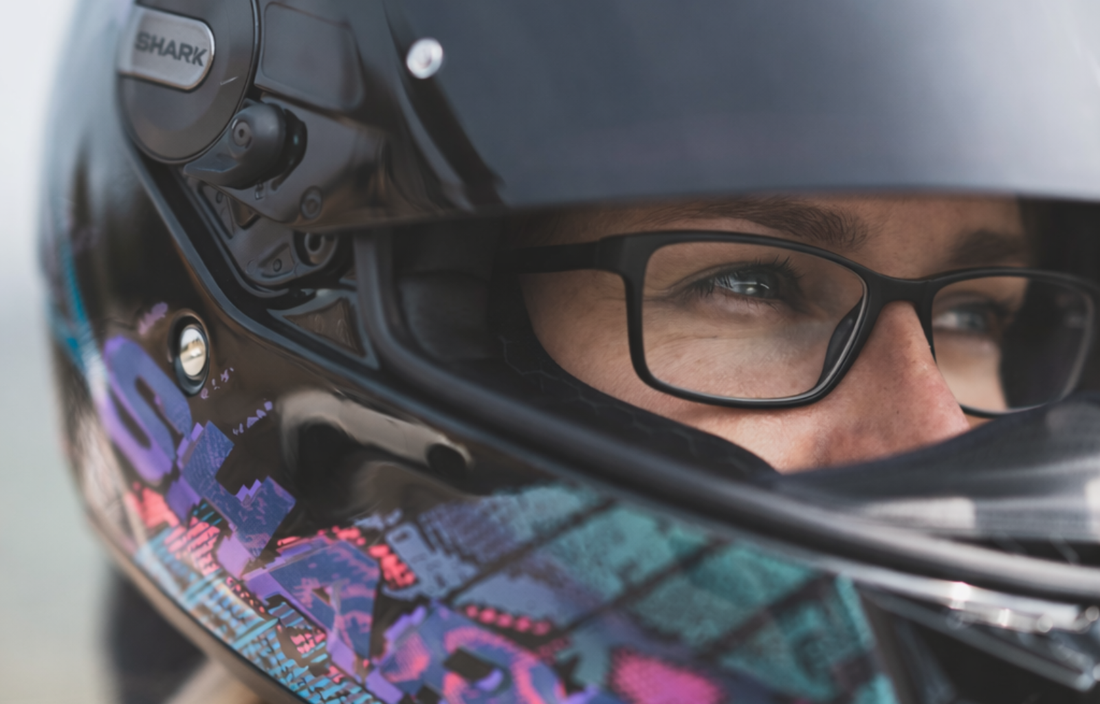 arai helmet for glasses - Quantum-X Ray mist latch position slightly cracks the shield open Removable neck roll with exhaust channels Chin curtain blocks air intrusion Fully removable anti Moto helmet for glasses wearers: