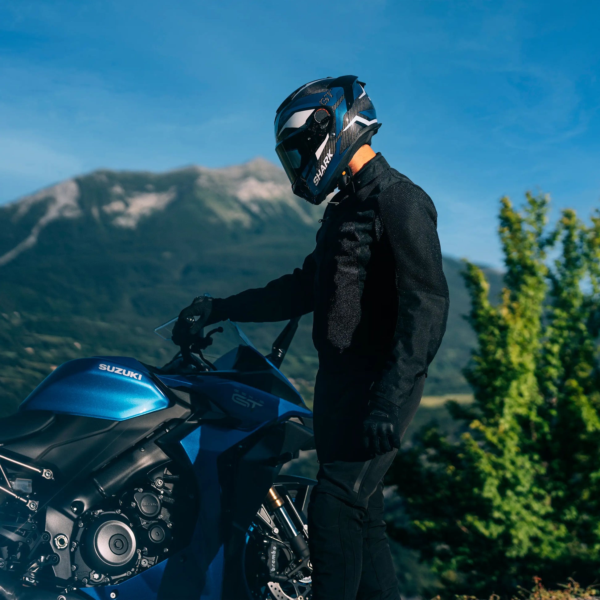 chrome tape motorcycle helmet SPARTAN GT PRO CARBON Ritmo Carbon Blue Chrome – Shark Helmets